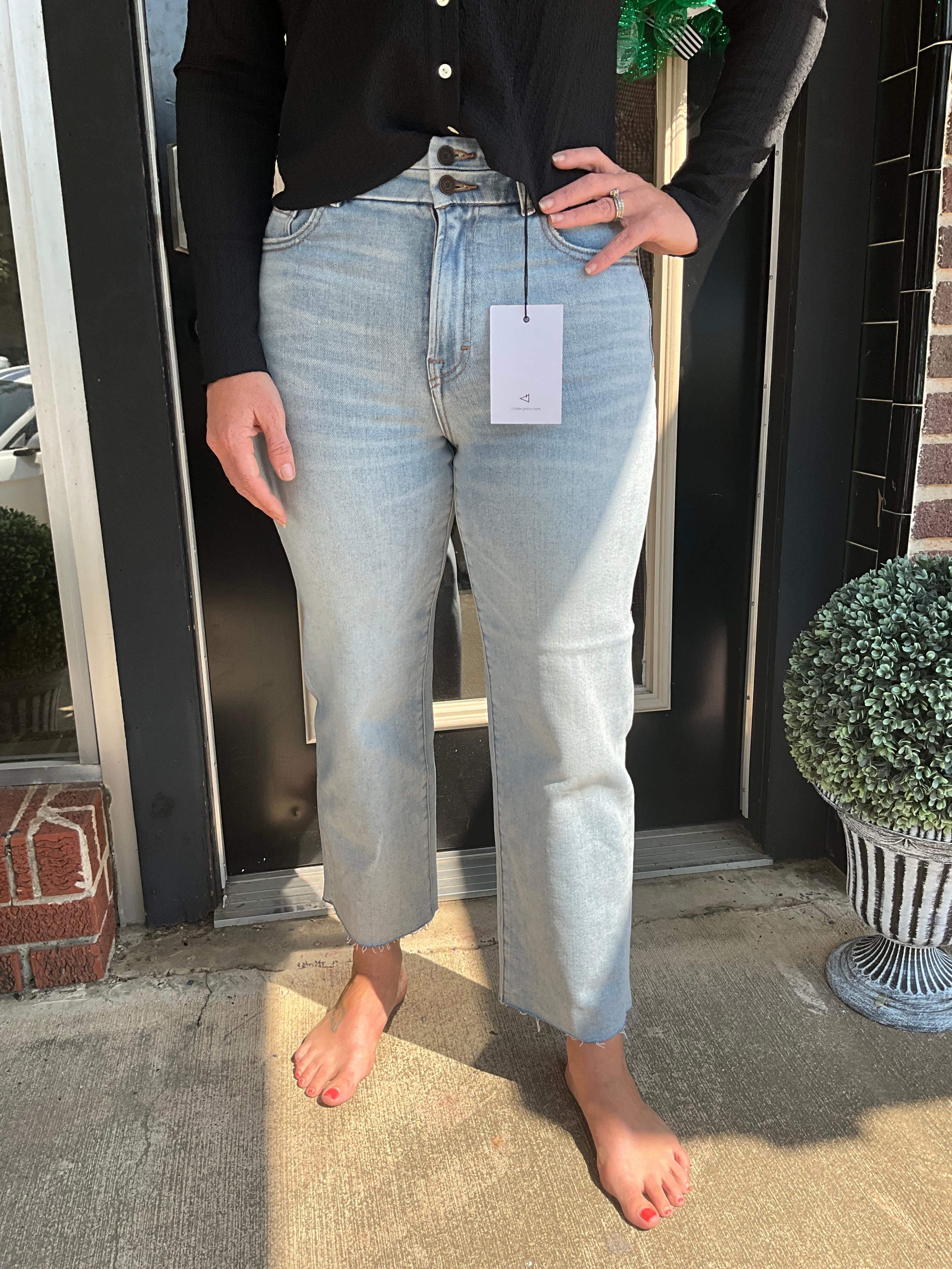 Double button hidden crop