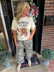 Howdy claw graphic tee