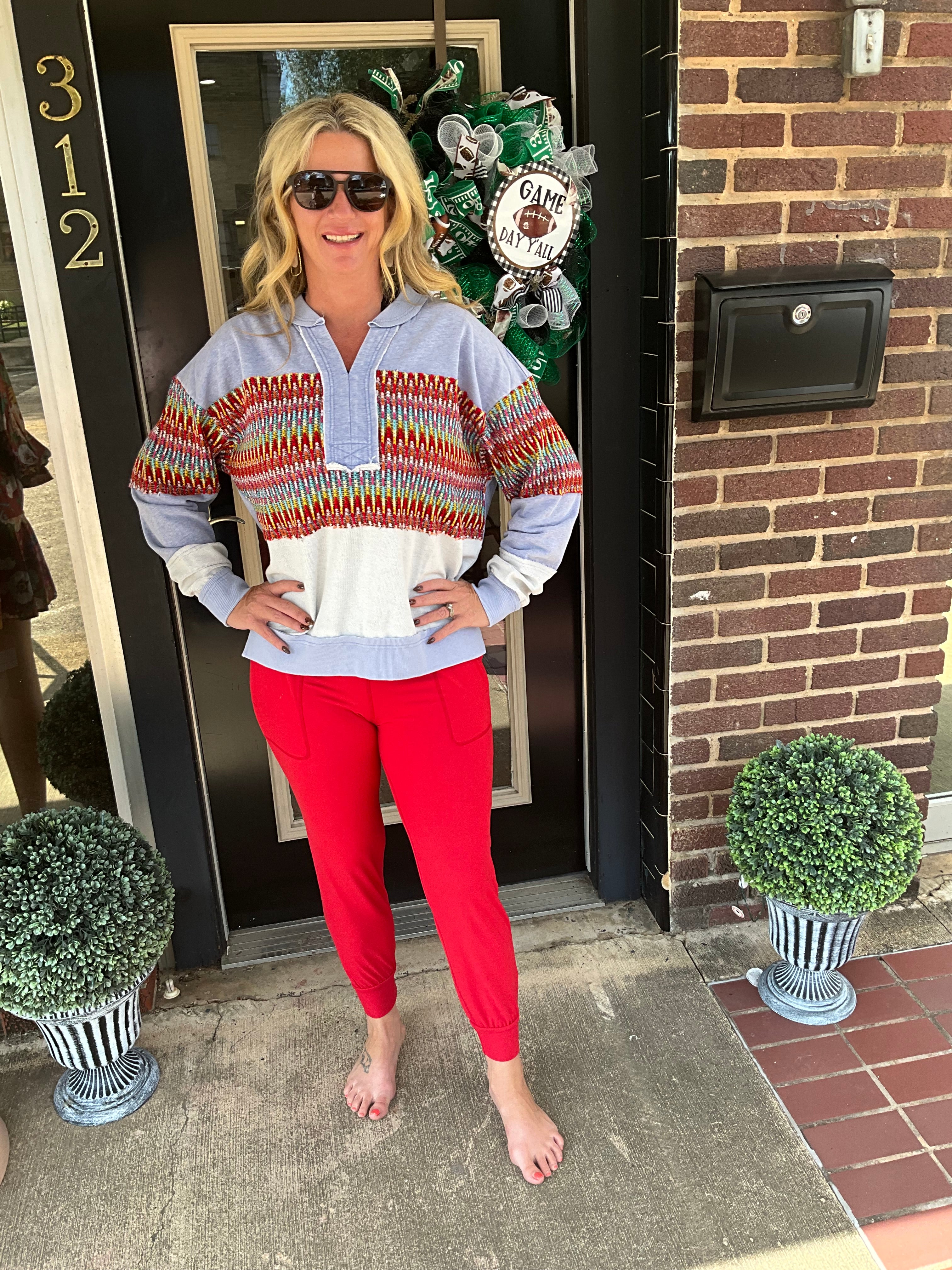 Easel rainbow stitch pullover