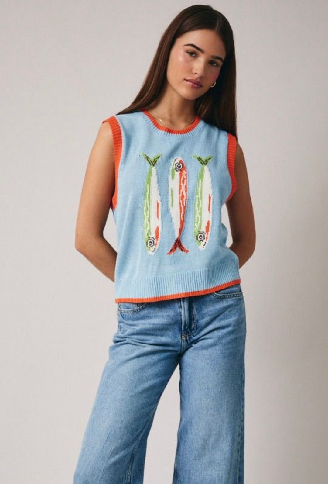 Fish sleeveless sweater