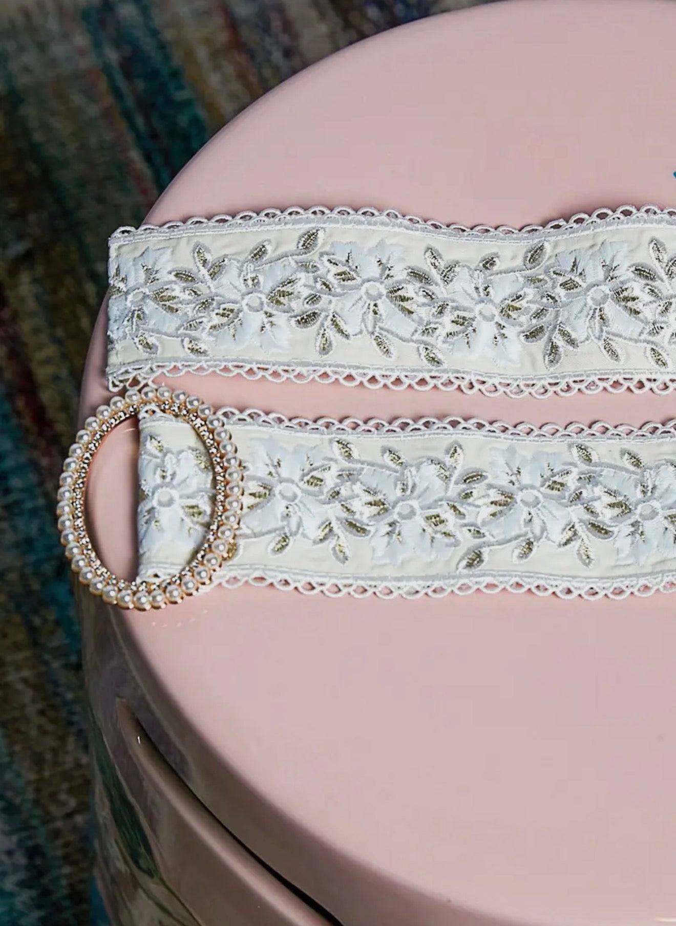 POL- embroidered lace belt