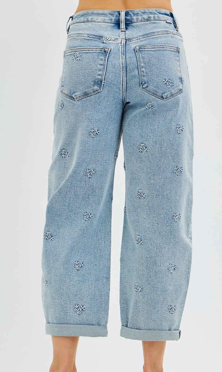 Flower embroidered risen jeans