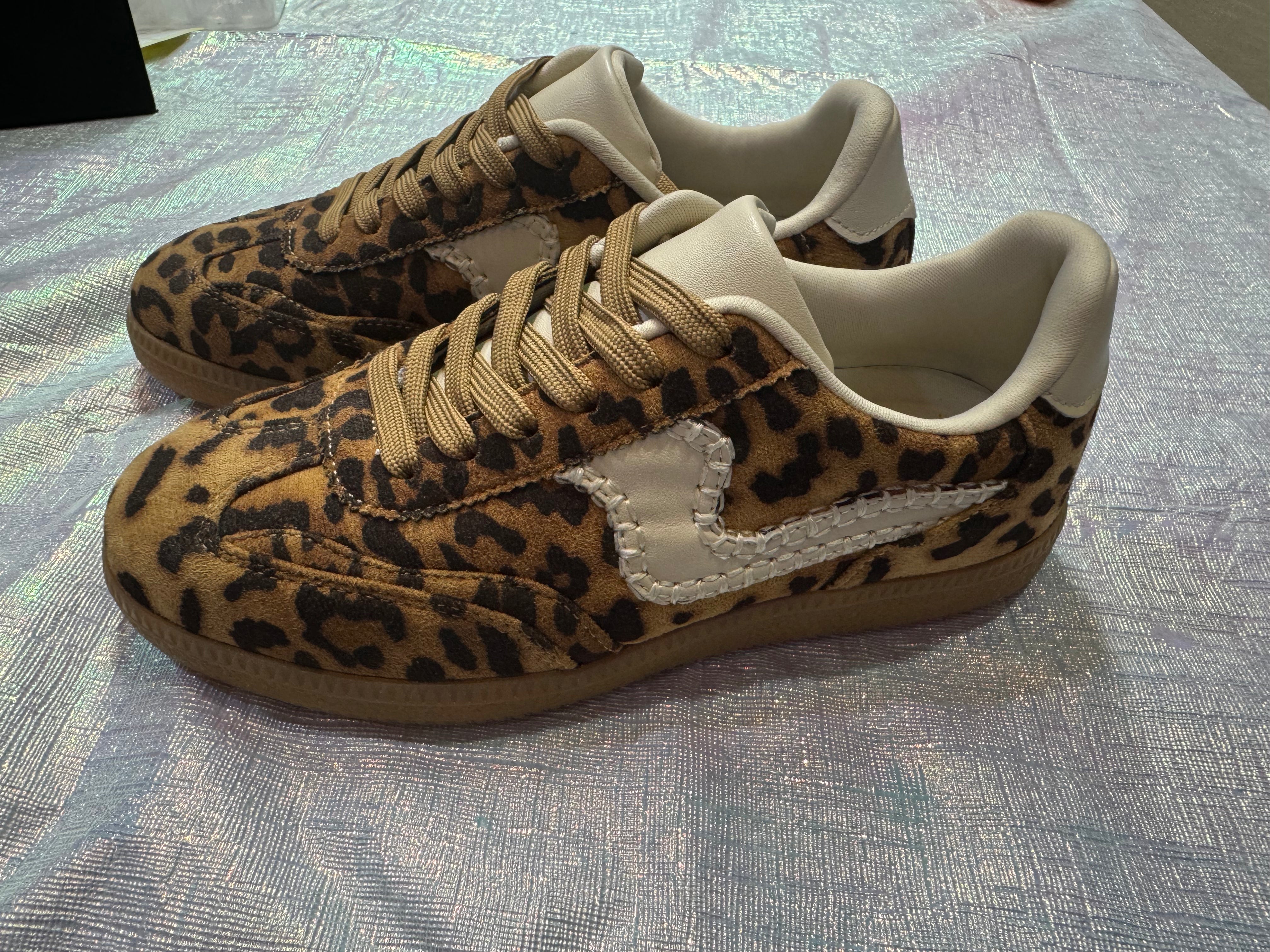 Leopard tennis shoes