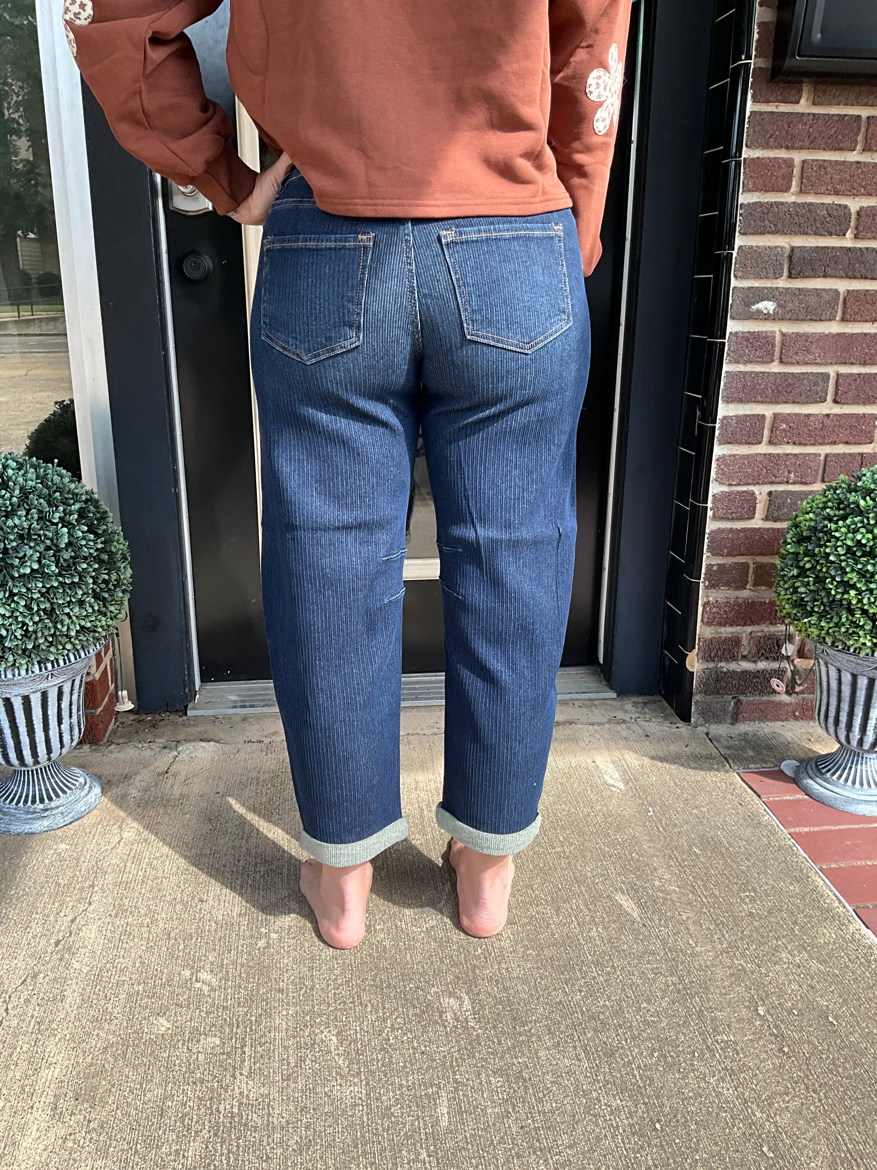 Josephine textured crop barrel