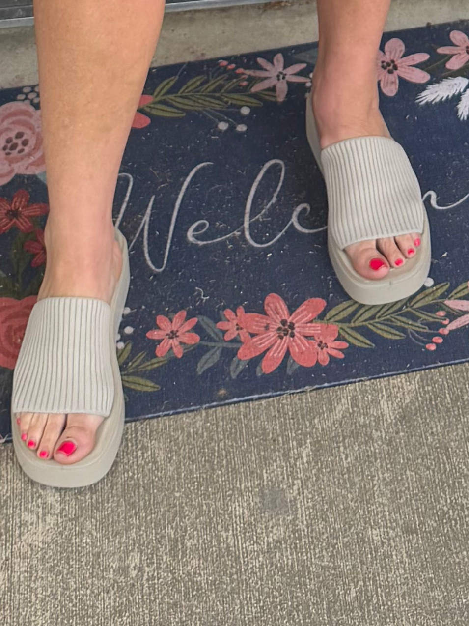 Cloud Comfort Ribbed Platform Slide Sandals