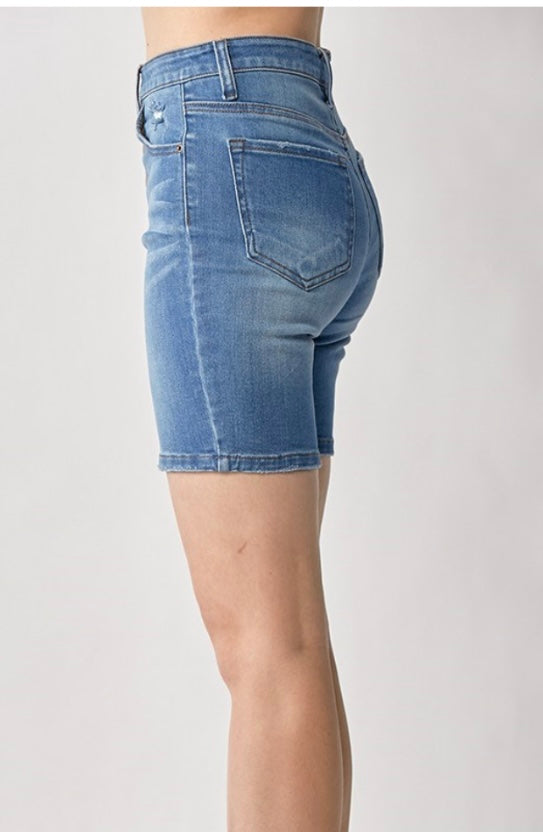 Button fly risen Jean short