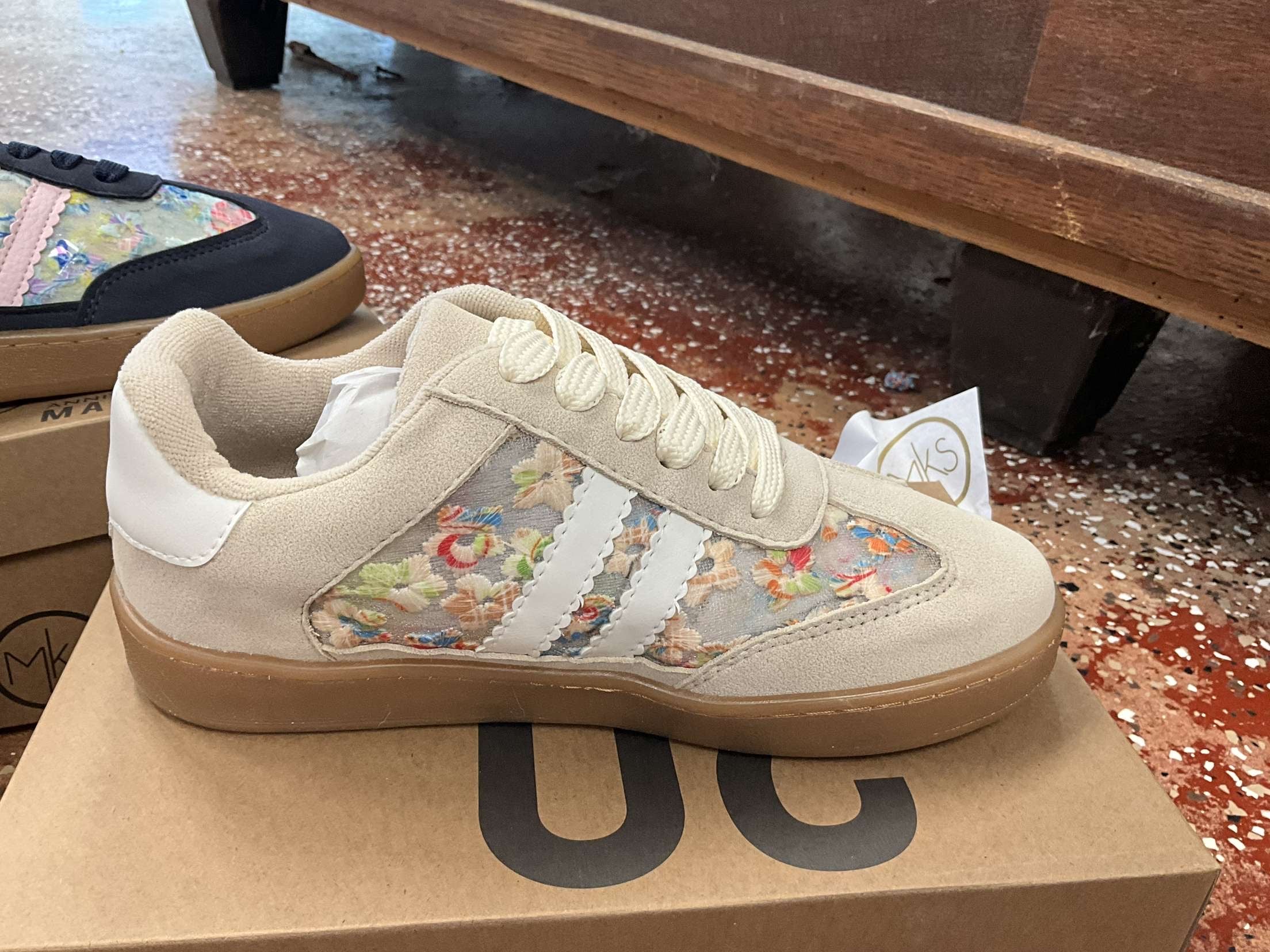 Floral tennies