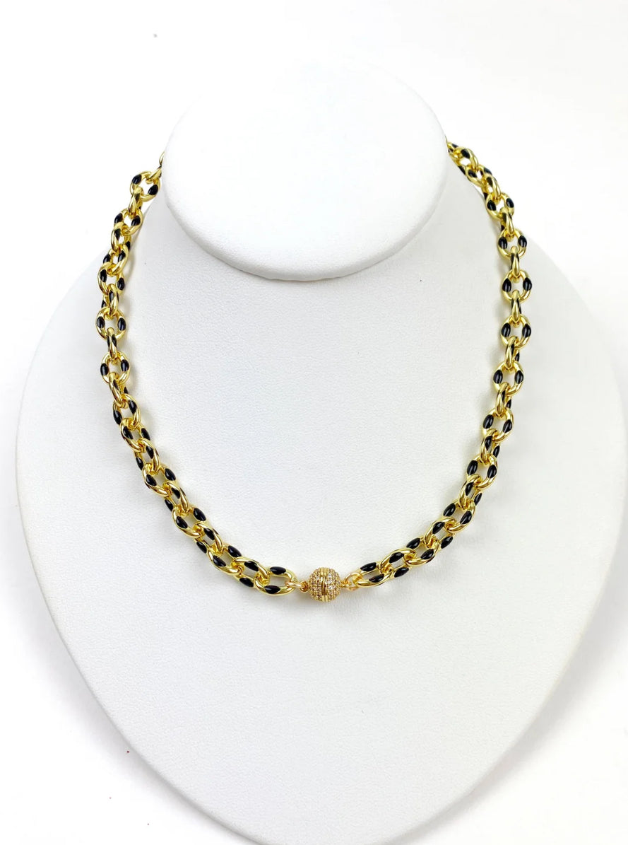 Magnetic necklace’s