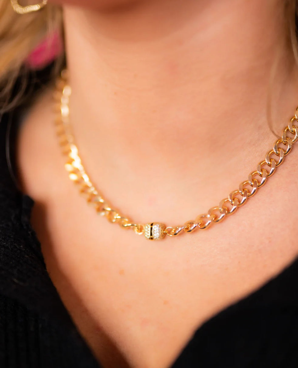 Magnetic necklace’s